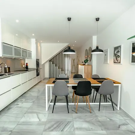 Amazing 2 Bedroom In Jardines Fuentes *