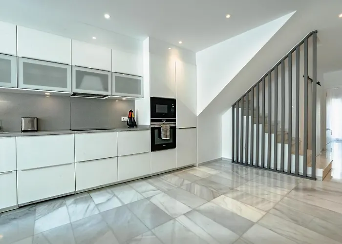 Amazing 2 Bedroom In Jardines Fuentes 马尔韦利亚