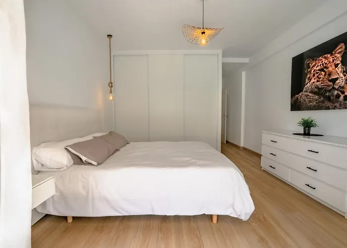 Amazing 2 Bedroom In Jardines Fuentes 公寓