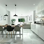 Amazing 2 Bedroom In Jardines Fuentes Apartamento Marbella