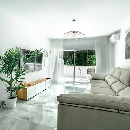 Amazing 2 Bedroom In Jardines Fuentes דירה מארבלה