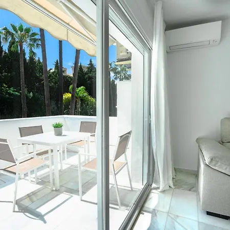 Amazing 2 Bedroom In Jardines Fuentes ماربيا