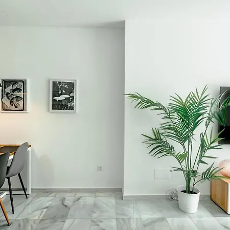 Amazing 2 Bedroom In Jardines Fuentes