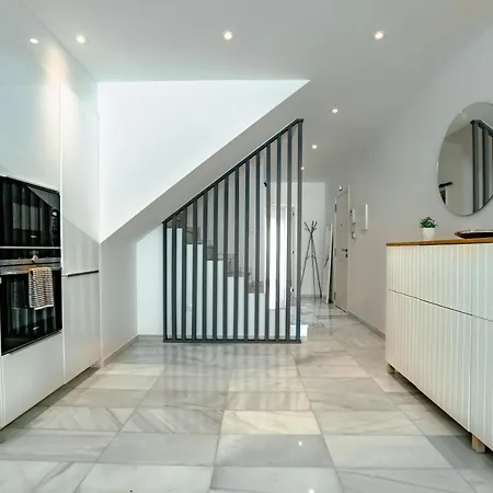 Amazing 2 Bedroom In Jardines Fuentes דירה