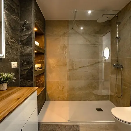 Amazing 2 Bedroom In Jardines Fuentes *