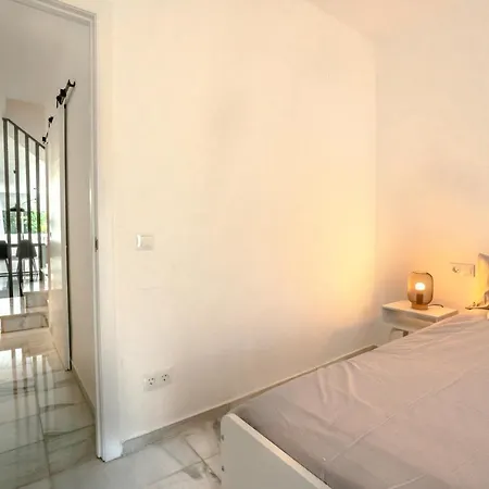 Amazing 2 Bedroom In Jardines Fuentes 마르베야