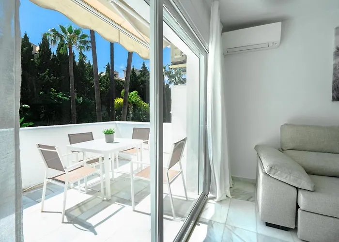 Amazing 2 Bedroom In Jardines Fuentes ماربيا