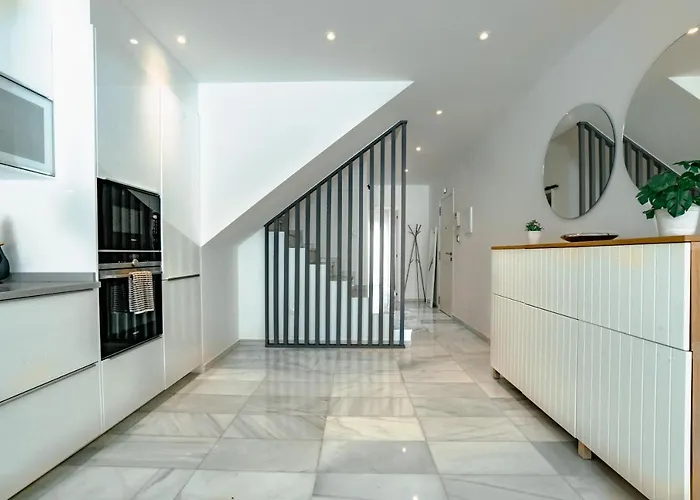Amazing 2 Bedroom In Jardines Fuentes شقة
