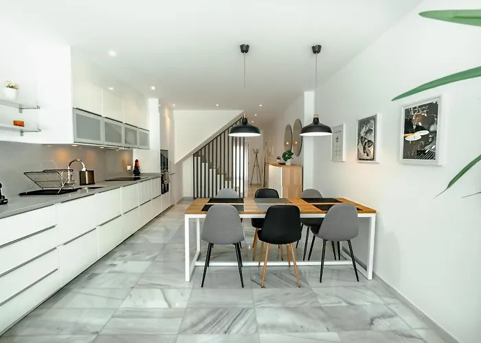 Amazing 2 Bedroom In Jardines Fuentes *