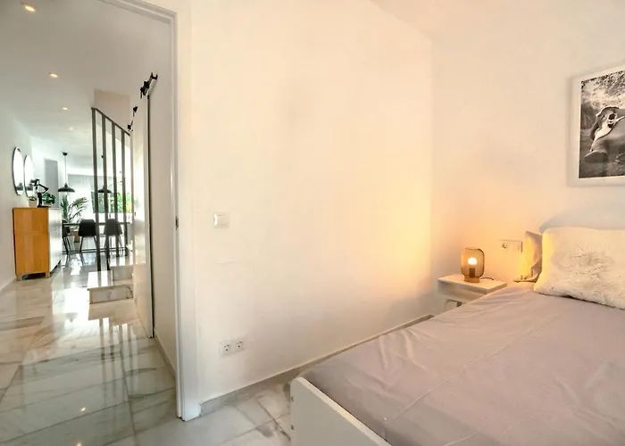 Amazing 2 Bedroom In Jardines Fuentes ماربيا