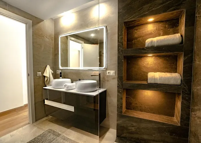 Amazing 2 Bedroom In Jardines Fuentes